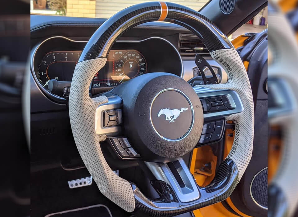 Custom design steering wheel- By Eximius. Creame leather orange stripe with carbon.